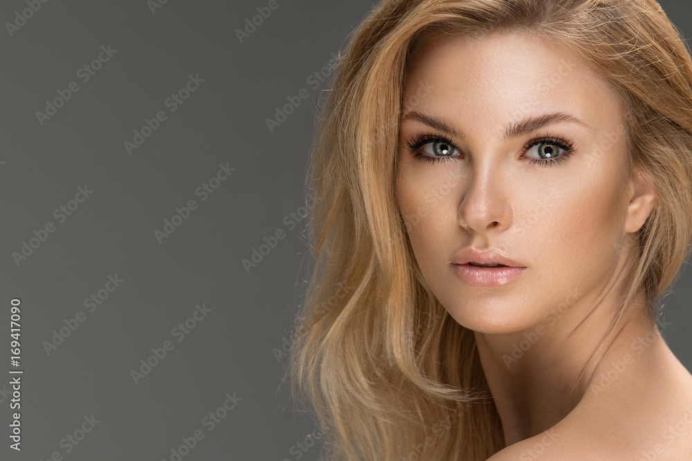 Fototapeta premium Glamour portrait of beautiful woman model. Summer glow on skin