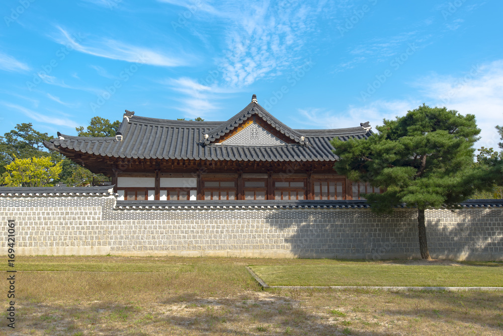 Details of traditional old Korean architecture at Gyeongbokgung Palace in Seoul Details of traditional old Korean architecture at Gyeongbokgung Palace in Seoul