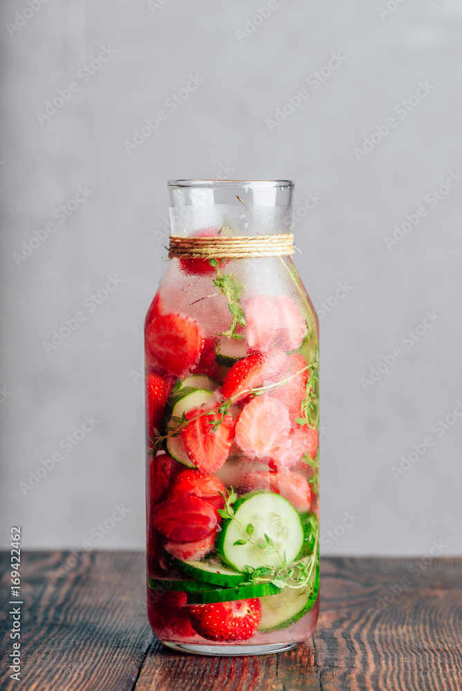 Flavored Water with Strawberry, Cucumber and Thyme. Flavored Water with Strawberry, Cucumber and Thyme.