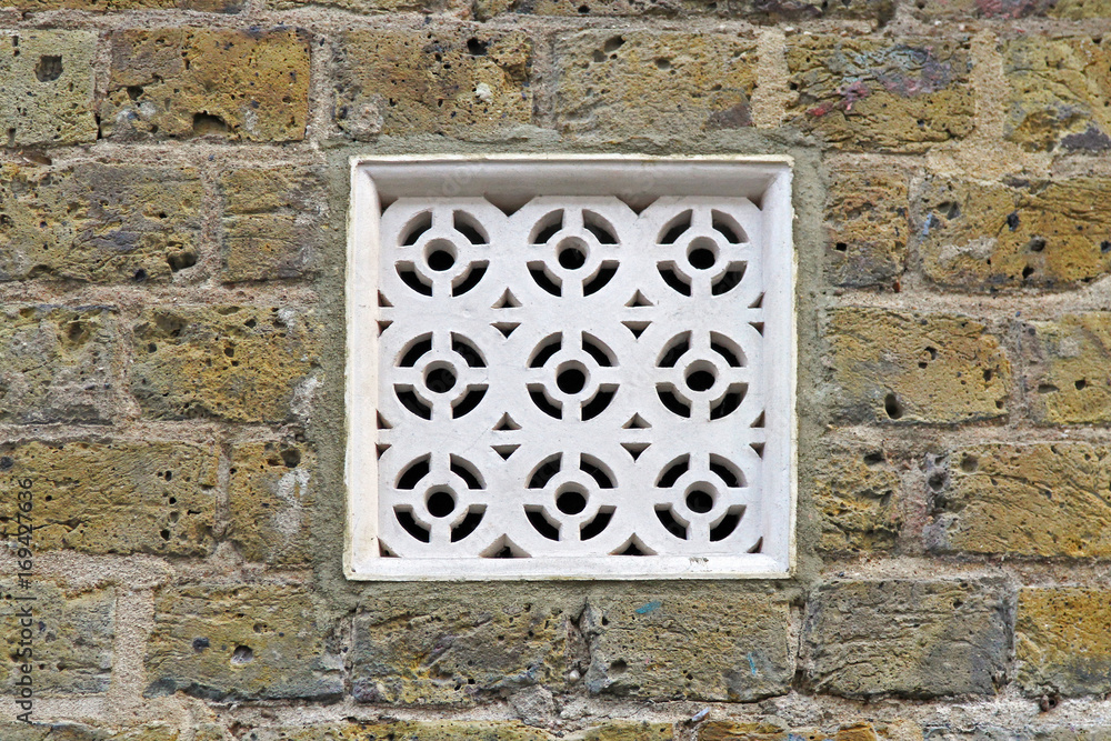 Small Window Architecture detail