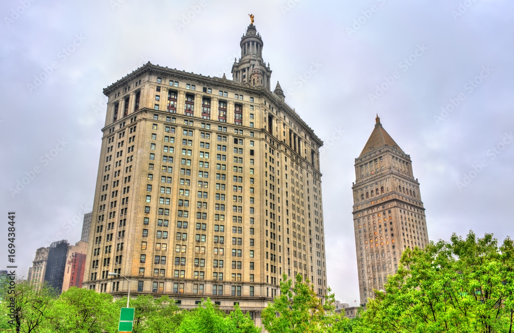 Naklejka premium Manhattan Municipal Building and Thurgood Marshall United States Courthouse in New York City