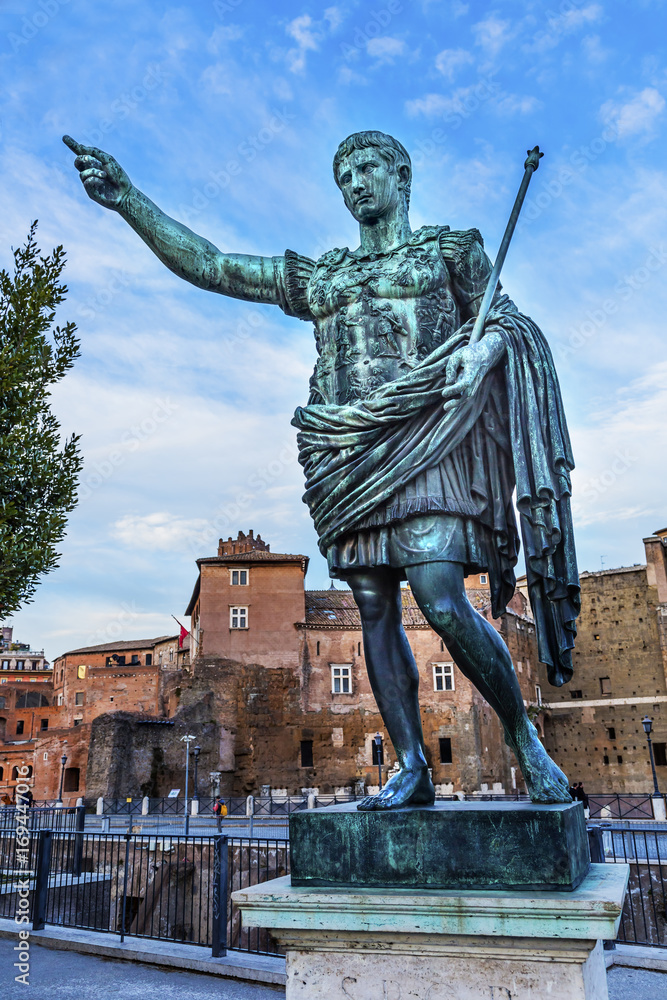 Fototapeta premium Augustus Caesar Statue Trajan Market Rome Italy