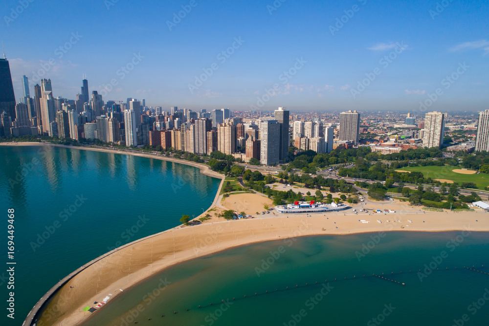 Obraz premium Aerial image north Avenue Beach Chicago