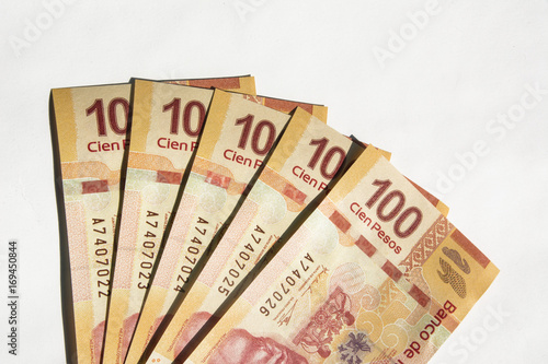 billetes de 100 pesos mexicanos photo