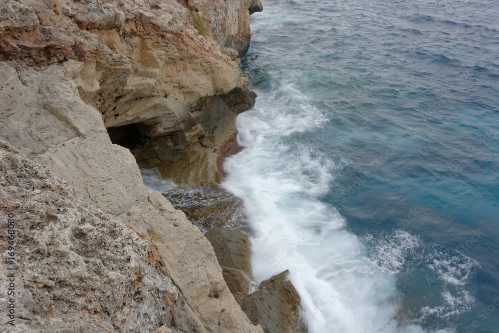 Sea waves