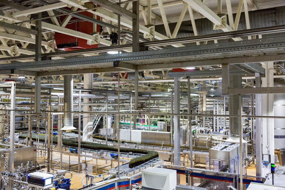 Equipment, industrial tools and machinery for the production of beer in factory shops
