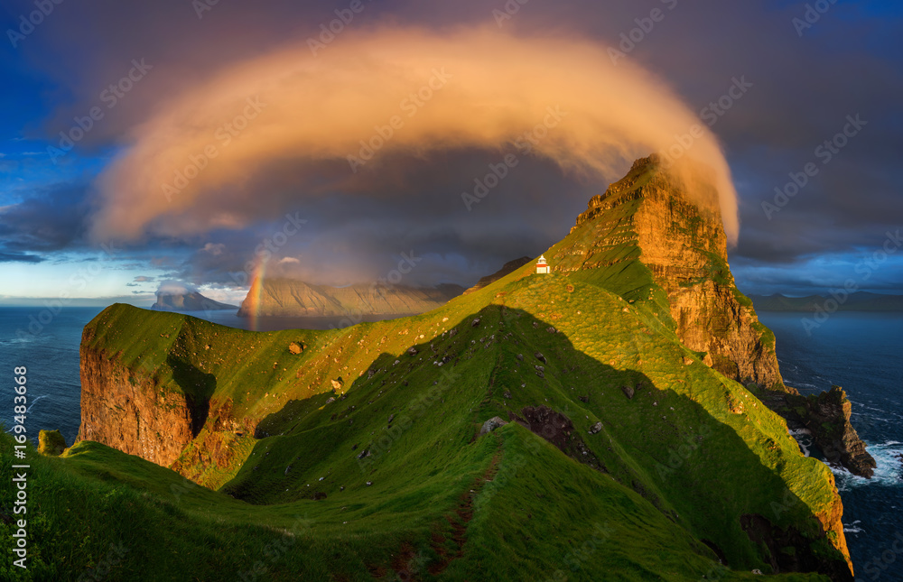 Fototapeta premium Kalsoy sunset