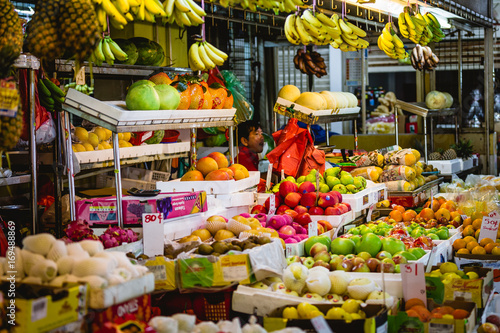 Bild auf Leinwand A colorful market stall full of fruits