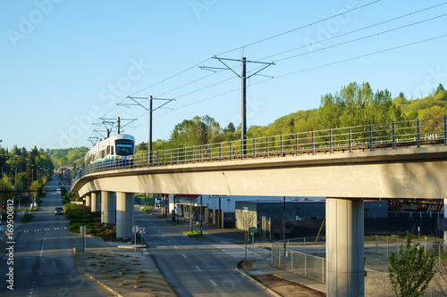 Obraz na płótnie Link Light Rail approaching Mt. Baker station