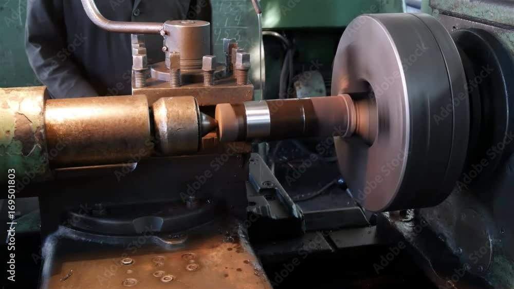Roughing the part on an old lathe Roughing the part on an old lathe