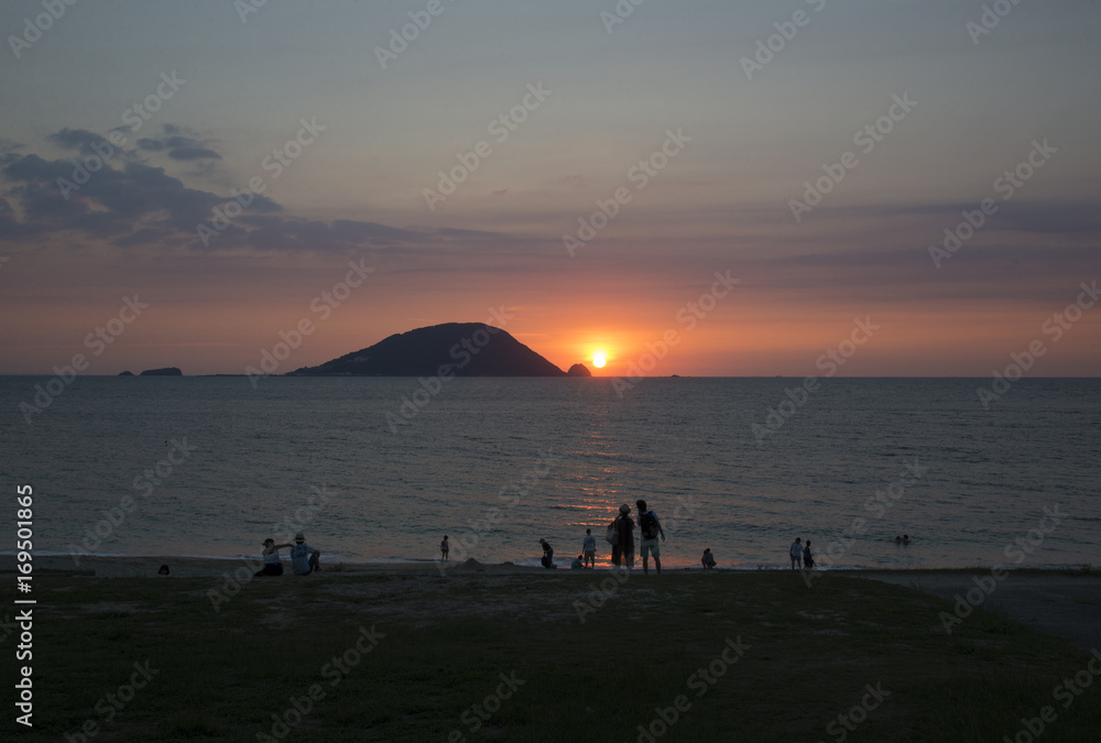 Fototapeta premium 夕日のビーチ