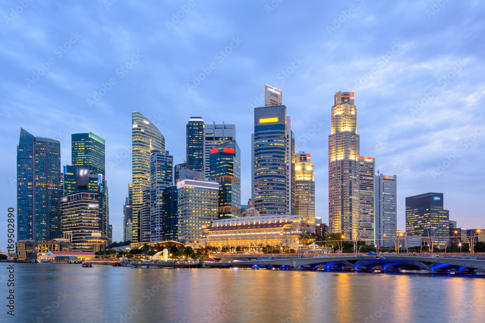 Obraz premium Panorama skyline of Singapore famous business city,Singapore city light twilight time