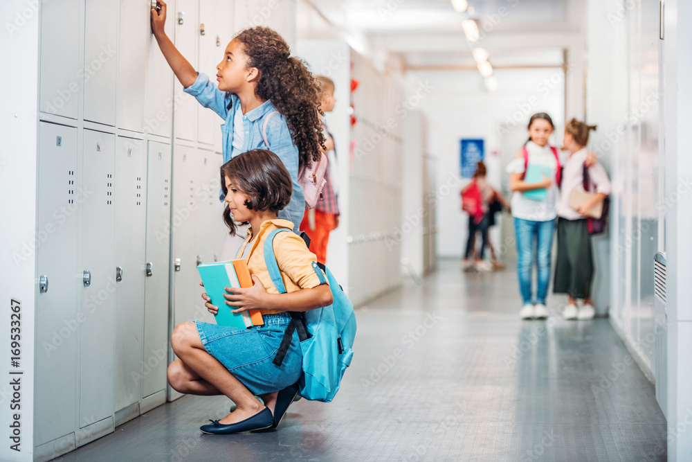 © LIGHTFIELD STUDIOS - kids in school corridor © LIGHTFIELD STUDIOS - kids in school corridor