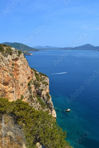 Küste von Sardinien mit Meer