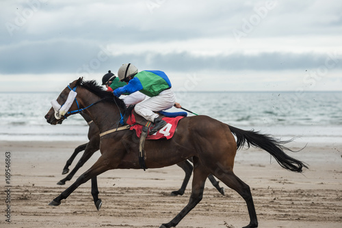 Horse racing on the beach © Gabriel Cassan