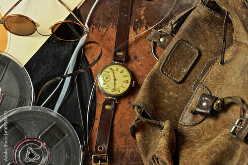 Obraz na plátně Bag, clock and records in a retro style