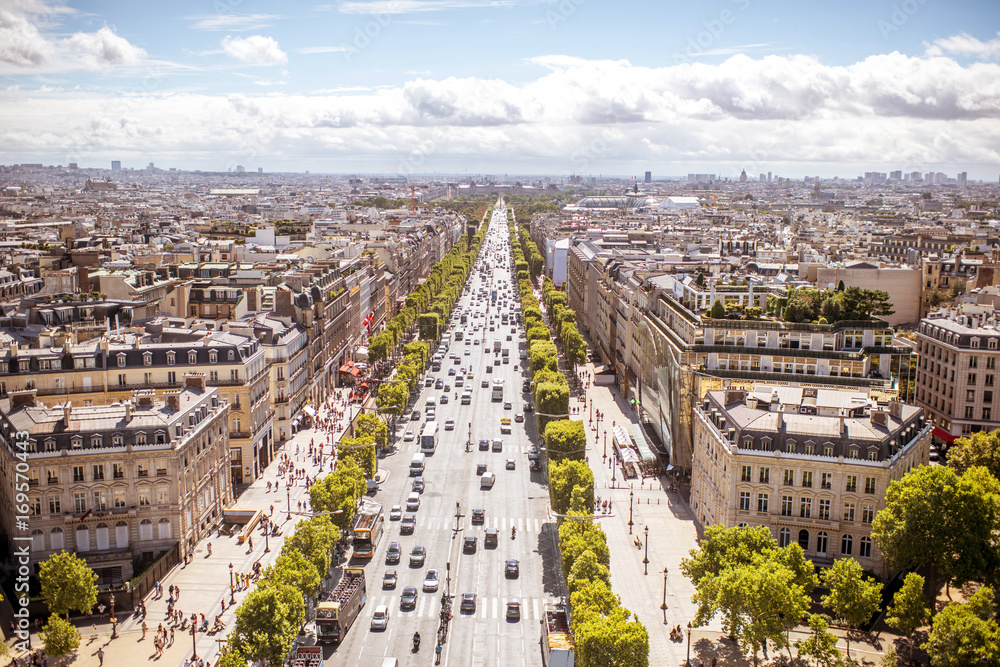 Aerial cityscape view on the Elysian fields avenue during the sunny day in Paris - obrazy, fototapety, plakaty 