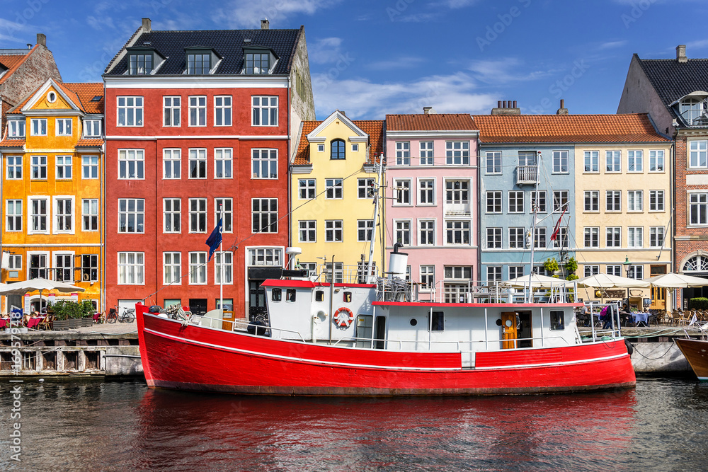 Naklejka premium Nyhavn in central Copenhagen Denmark