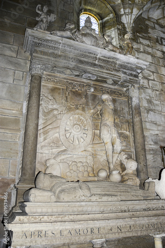 Eglise / Tombeau et gisant de Galiot de Genouillac / Assier photo