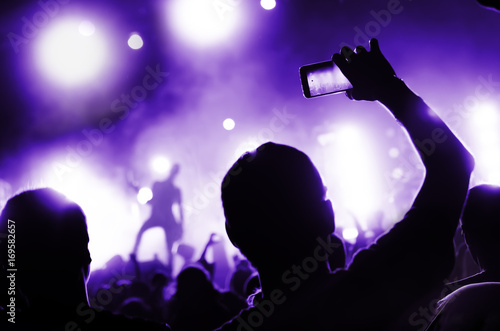 Capture video at a concert at the phone camera in a bright spotlight lamps