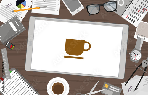 Schreibtisch mit Tablet - Kaffeetasse