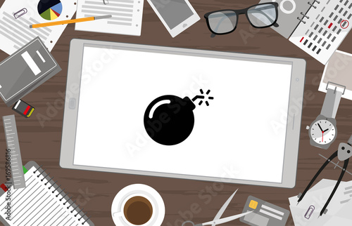 Schreibtisch mit Tablet - Bombe