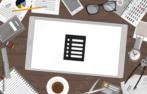 Schreibtisch mit Tablet - Liste