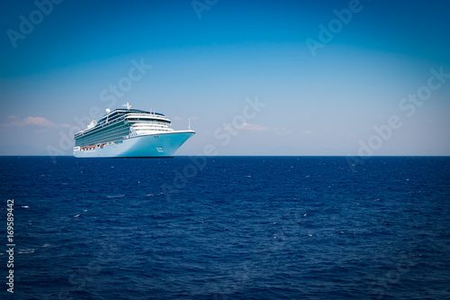 Photo Cruise liner sailing on the Mediterranean Sea.