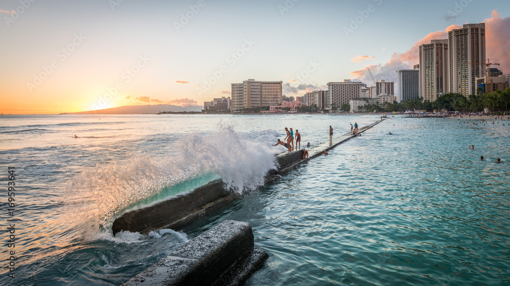 Famous Waikiki Beach, O'ahu, Hawaii - obrazy, fototapety, plakaty 