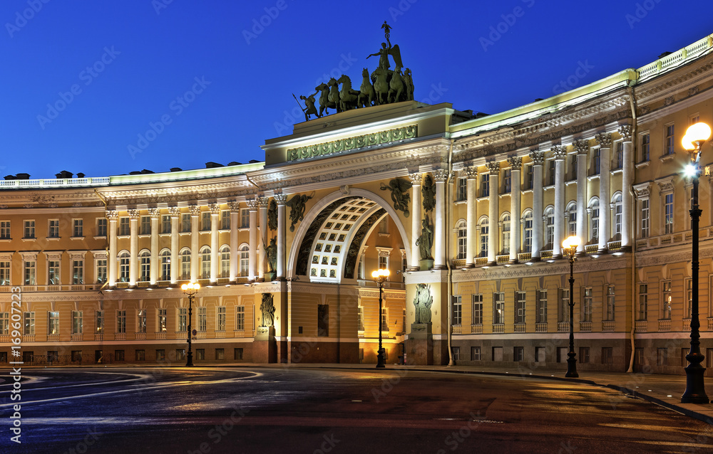 The main arch at Palace Square