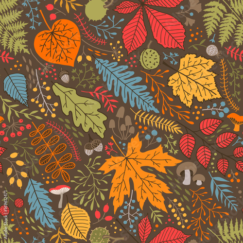Seamless pattern of leaves, branches and berries © Zoya Vichikova