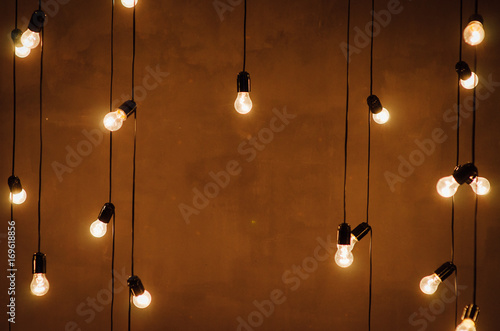 Photographie garland of edison lamps on a wooden background