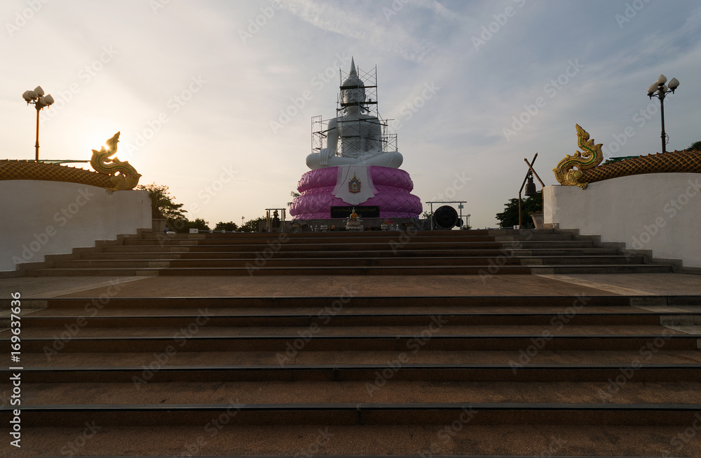 Fototapeta premium White Buddha on sunset sky,Buddhas of Buddhists in Thailand