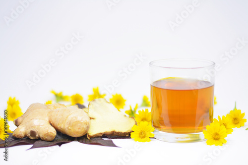 Hot ginger juice helps relieve cold and nasal congestion.