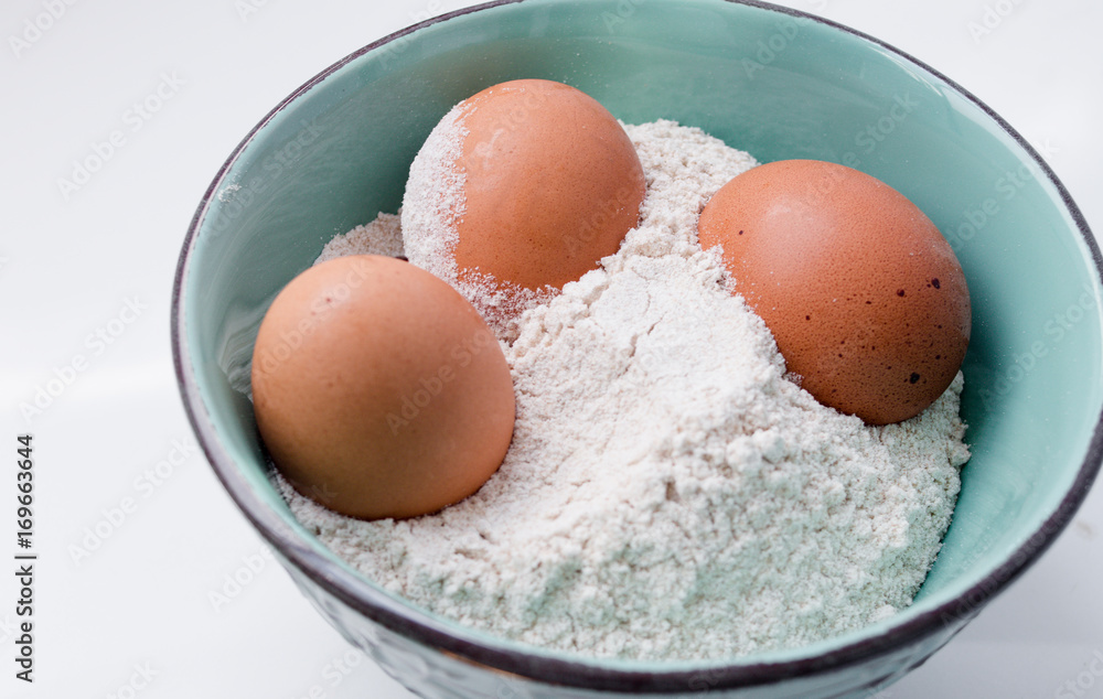 Eier und Mehl