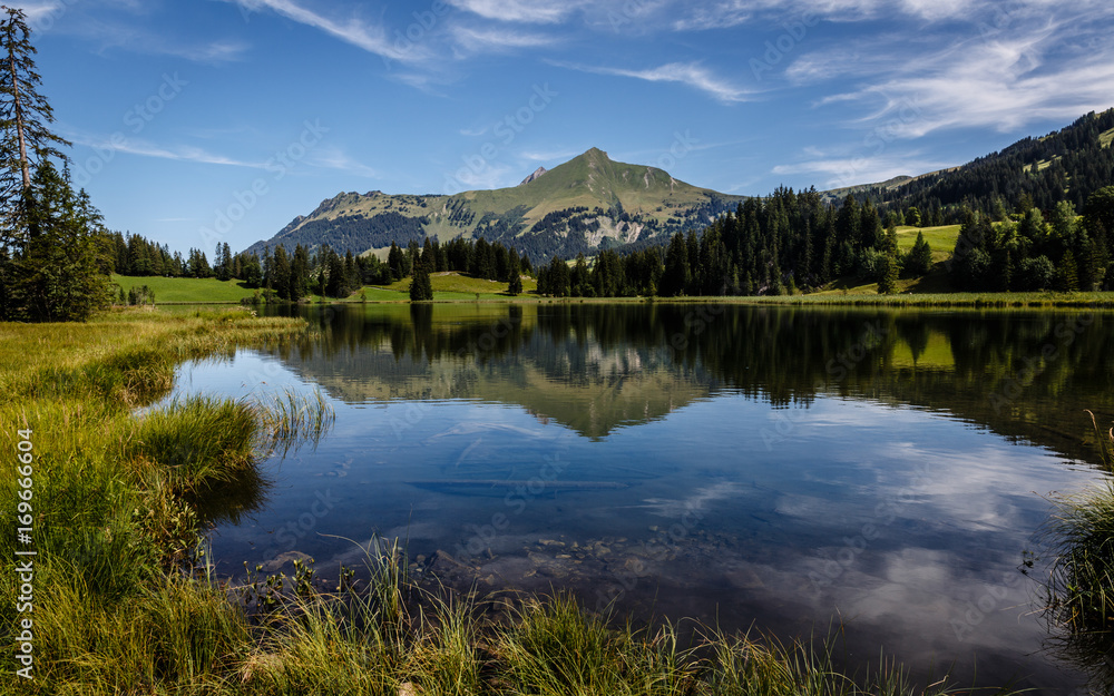 Lauenensee im Berner Oberland mit Giferspitz im Hintergrund