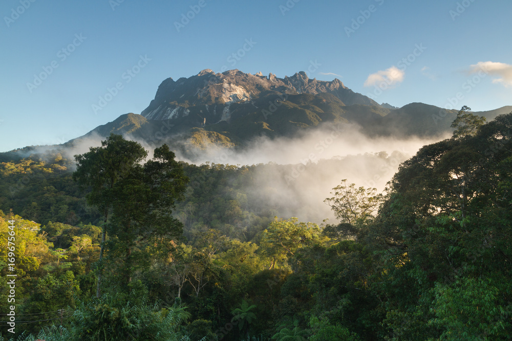 Fototapeta premium Mountain and blue sky with clouds on the jungle (Mount Kinabalu, Borneo, Malaysia)