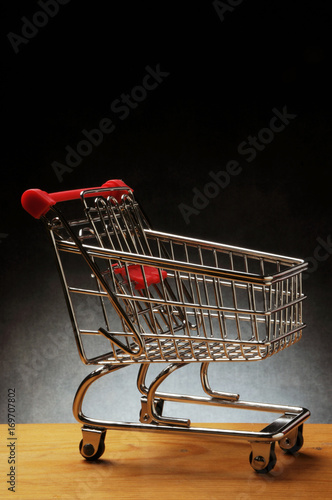 Carrinho de supermercado Einkaufswagen Carrello Chariot de ショッピングカート supermarché della Wózek sklepowy spesa Shopping cart Ostoskärryt Trolley عربة التسوق