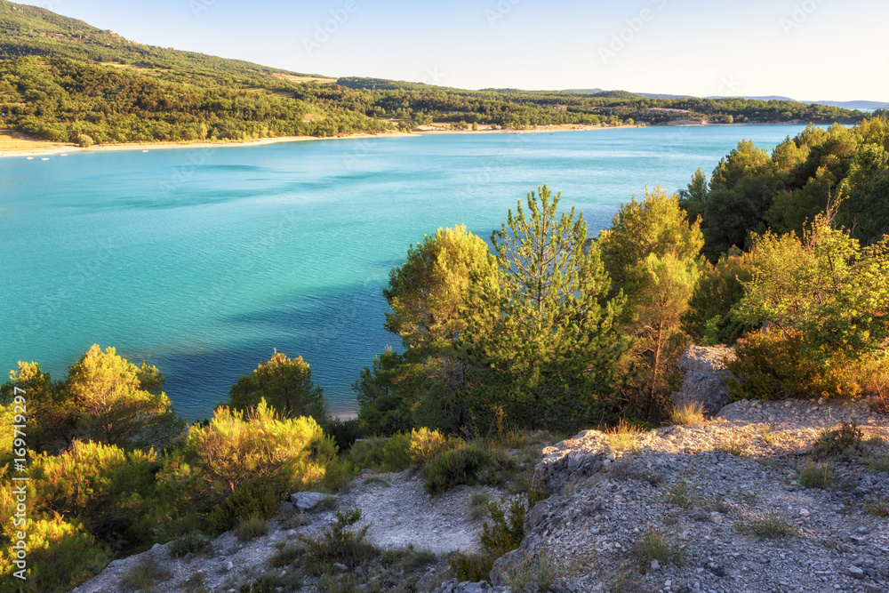 Naklejka premium Lake Sainte-Croix, favorite tourist destination in French Provence, entrance to the famous Verdon gorges national park, nature landscape, Alpes de Haute Provence, France