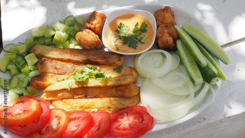 French fries with Thousand Island salad sauce and vegetable French fries with Thousand Island salad sauce and vegetable
