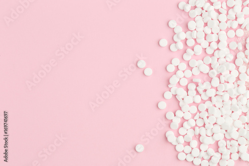 Fotografie Sweetener tablets on pink background