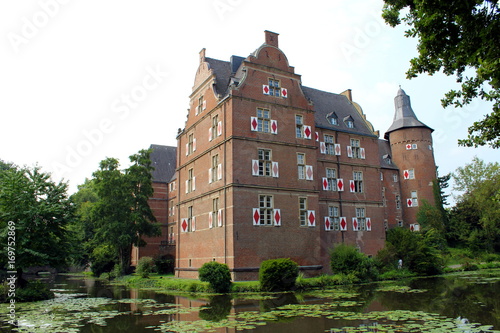Schloss Bedburg im Sommer