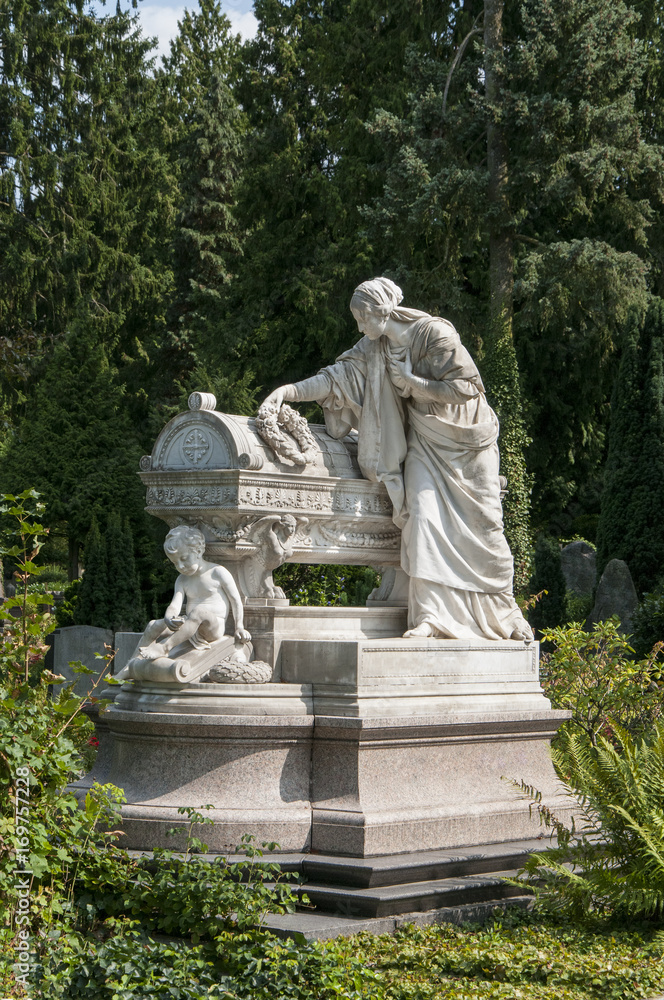 gravesite with art nouveau sculpture, darmstadt