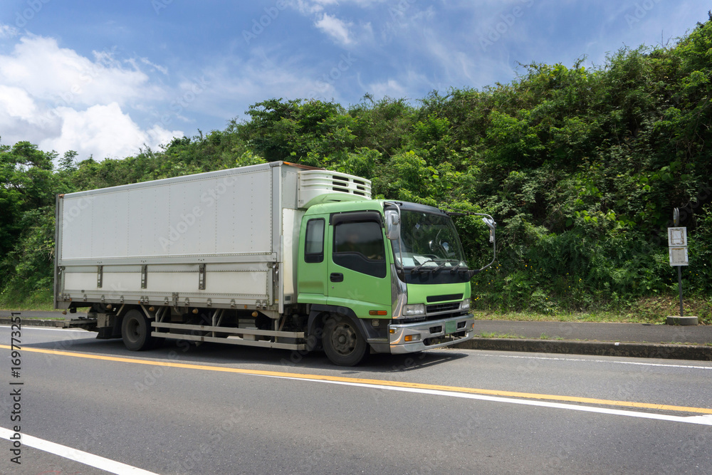 輸送トラック 箱車 輸送トラック 箱車