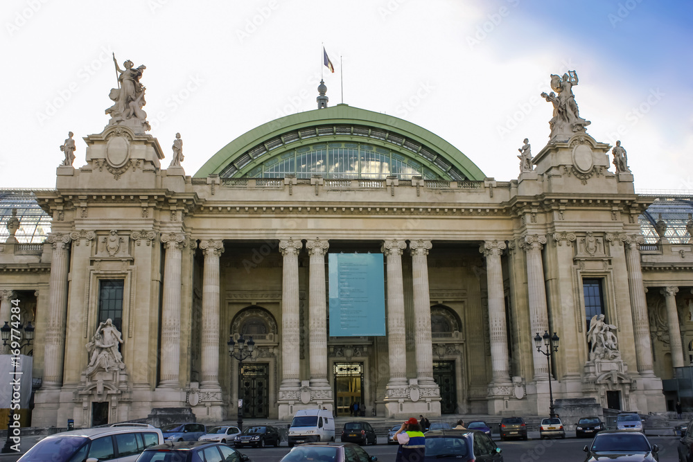 Grand building in Paris