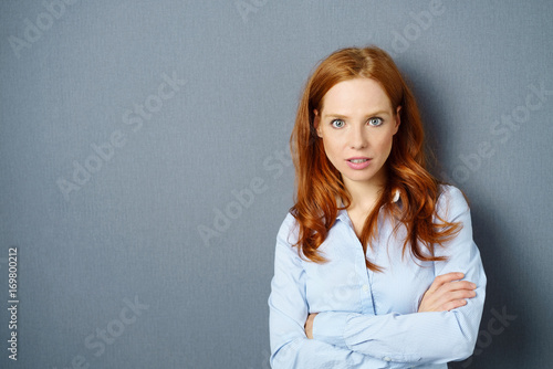 Tableau sur toile frau mit fragendem gesichtsausdruck