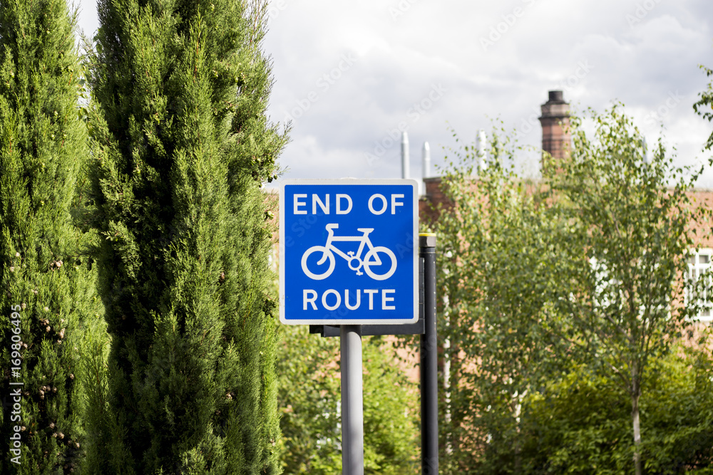 Fototapeta premium End of cycle route sign