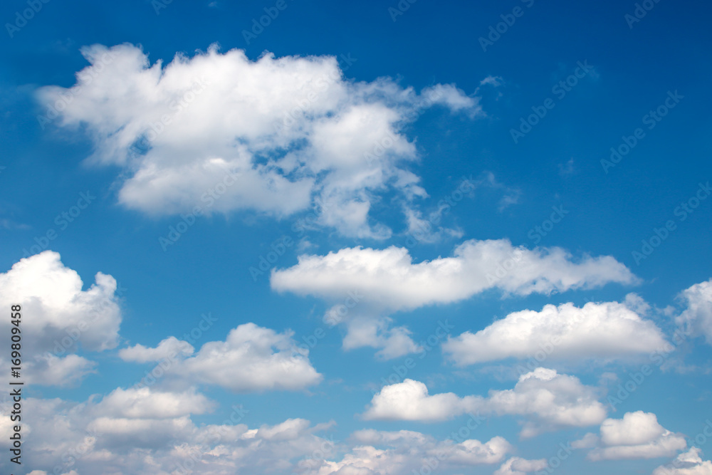 Naklejka premium The vast blue sky and clouds sky