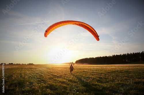 Bild auf Leinwand Paralotnia