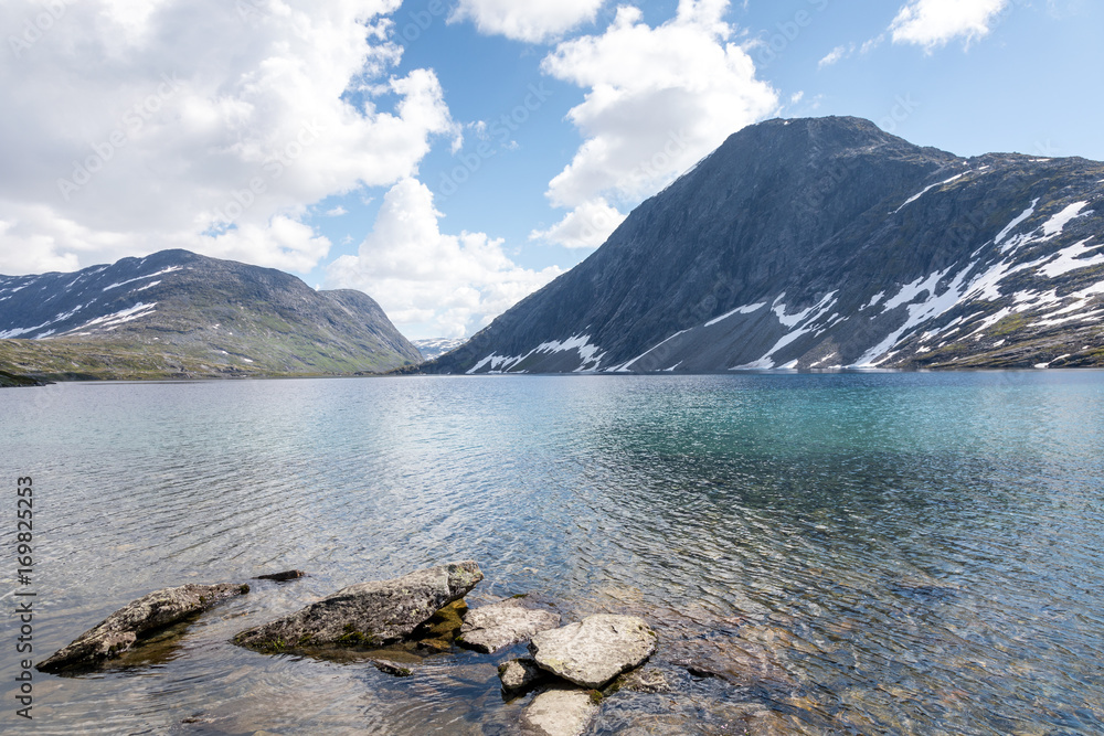 Lac Djupvatnet, en surplomb de Geiranger, Norvège